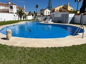 Piscina de Casa adosada en venda en Málaga amb Jardí privat, Terrassa i Forn