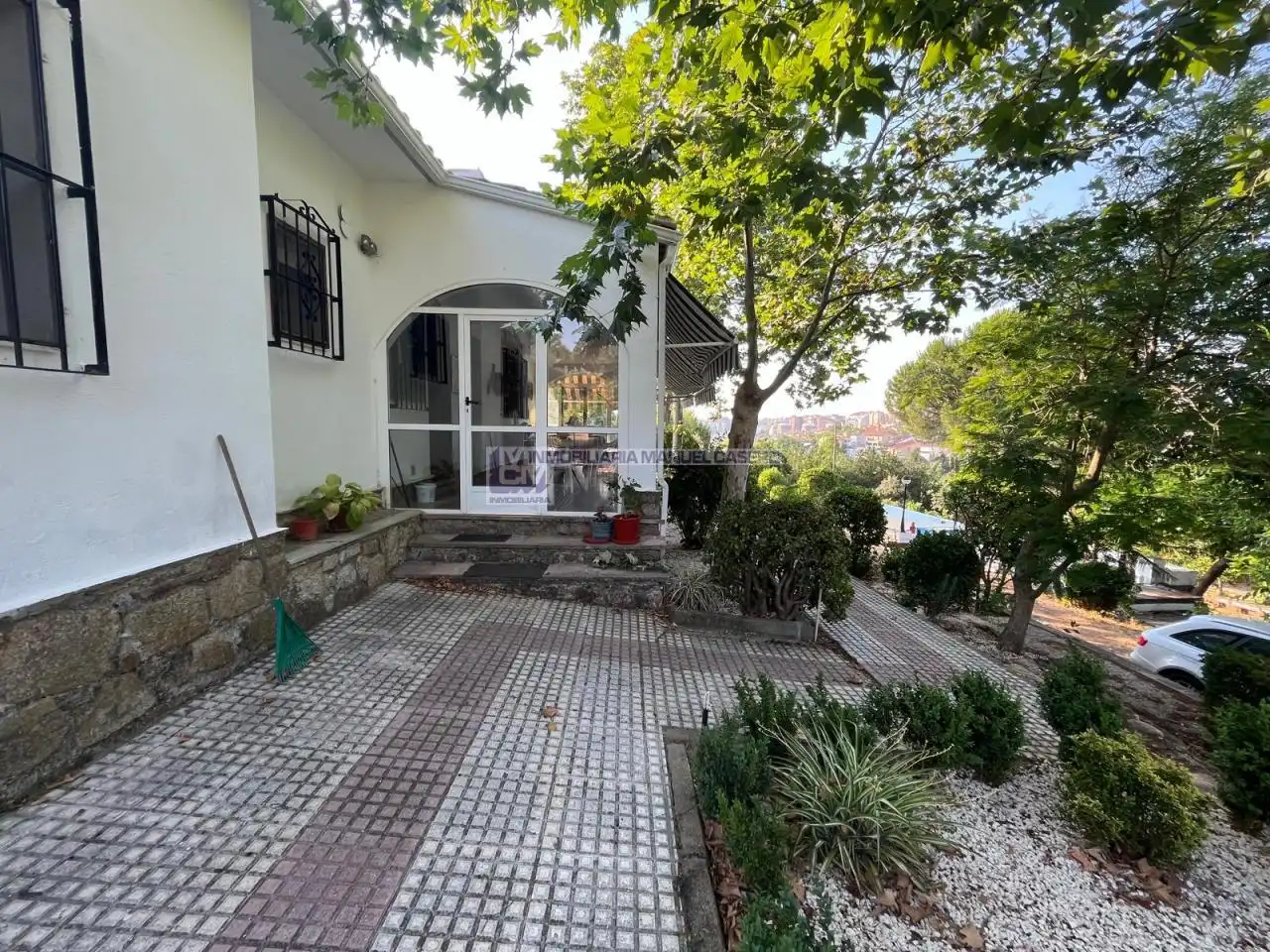Vista exterior de Casa o xalet en venda en Cáceres amb Calefacció, Jardí privat i Traster
