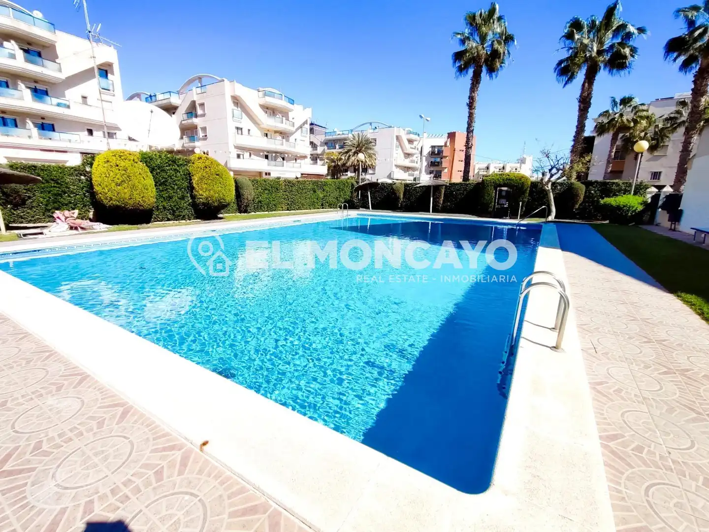 Piscina de Casa adosada en venda en Orihuela amb Aire condicionat, Calefacció i Jardí privat