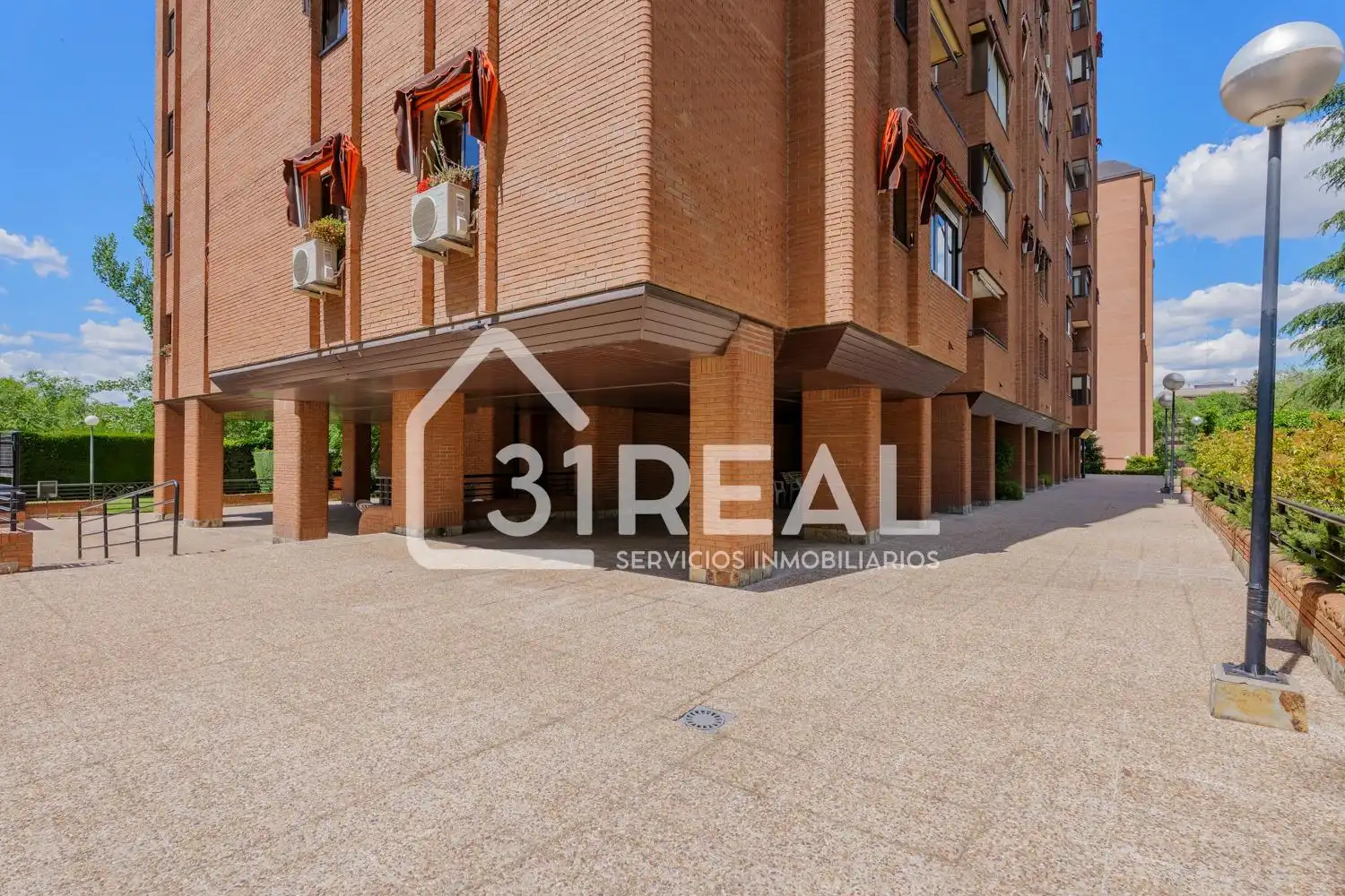 Vista exterior de Àtic en venda en Madrid amb Aire condicionat, Calefacció i Terrassa