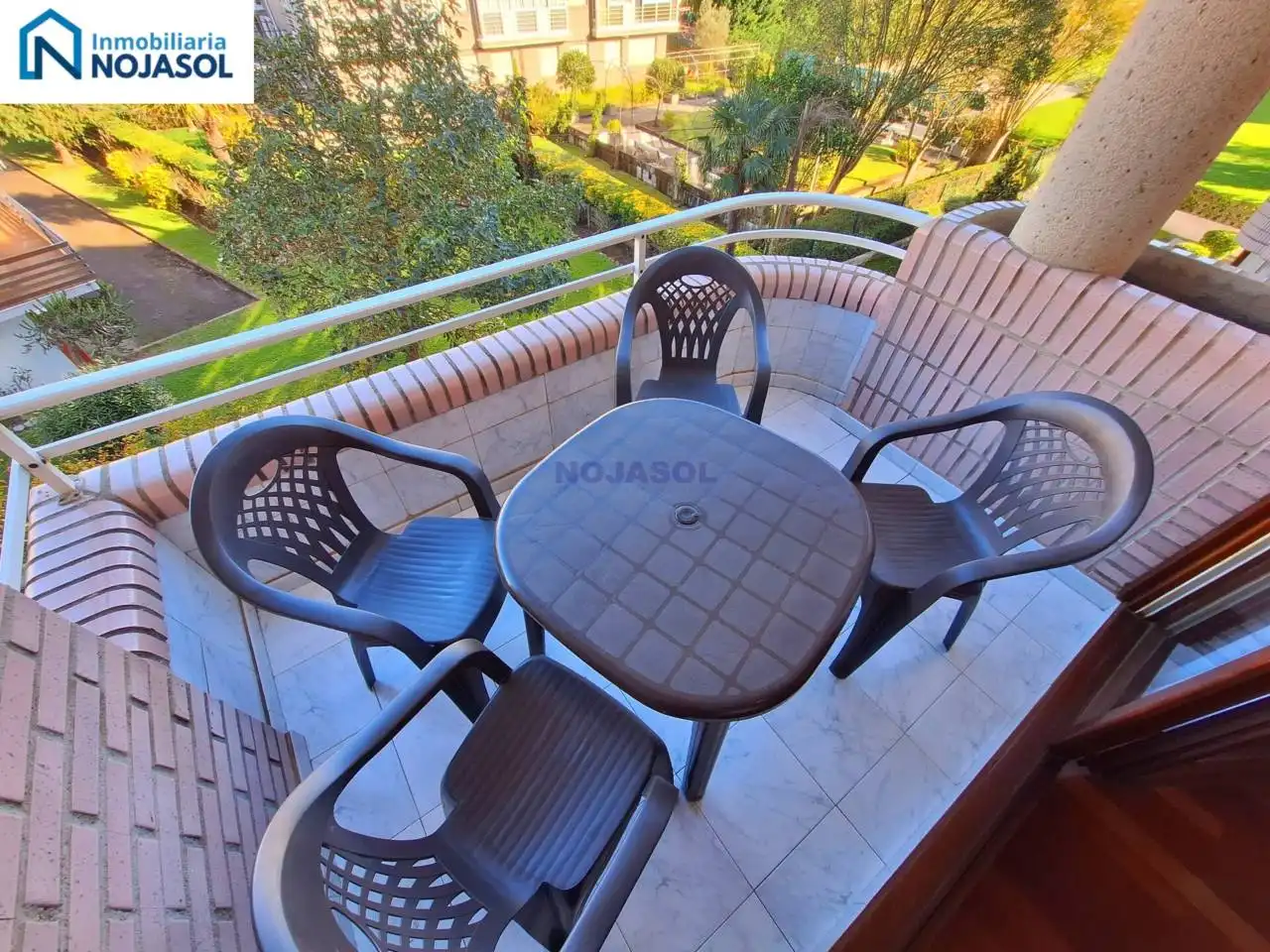 Appartamento con piscina in affitto a Avenida Ris 73