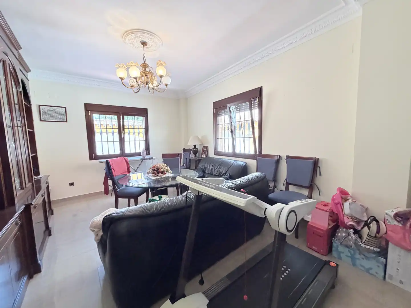 Sala d'estar de Casa o xalet en venda en Bormujos amb Aire condicionat, Jardí privat i Terrassa