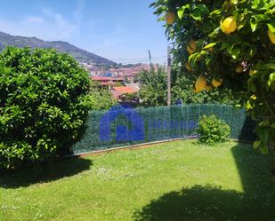 Jardí de Casa adosada en venda en Oviedo  amb Calefacció, Jardí privat i Parquet