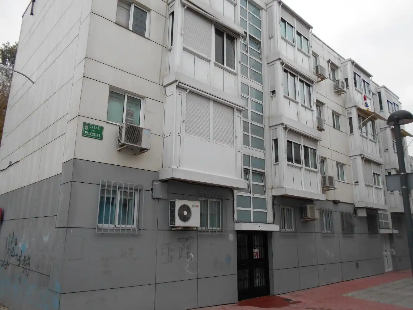 Vista exterior de Pis de lloguer en Coslada amb Calefacció, Rentadora i Balcó