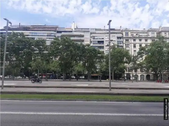 Vista exterior de Local en traspaso en Barcelona con Aire acondicionado, Calefacción y Amueblado