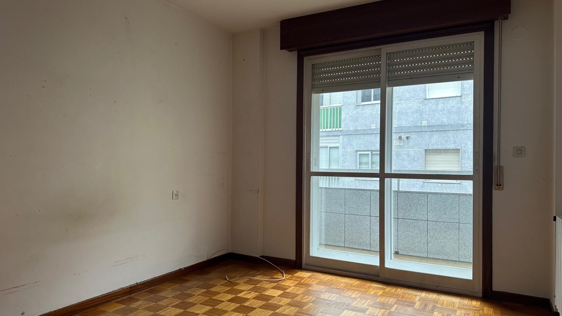 Bedroom of Flat for sale in Ourense Capital   with Heating, Parquet flooring and Balcony