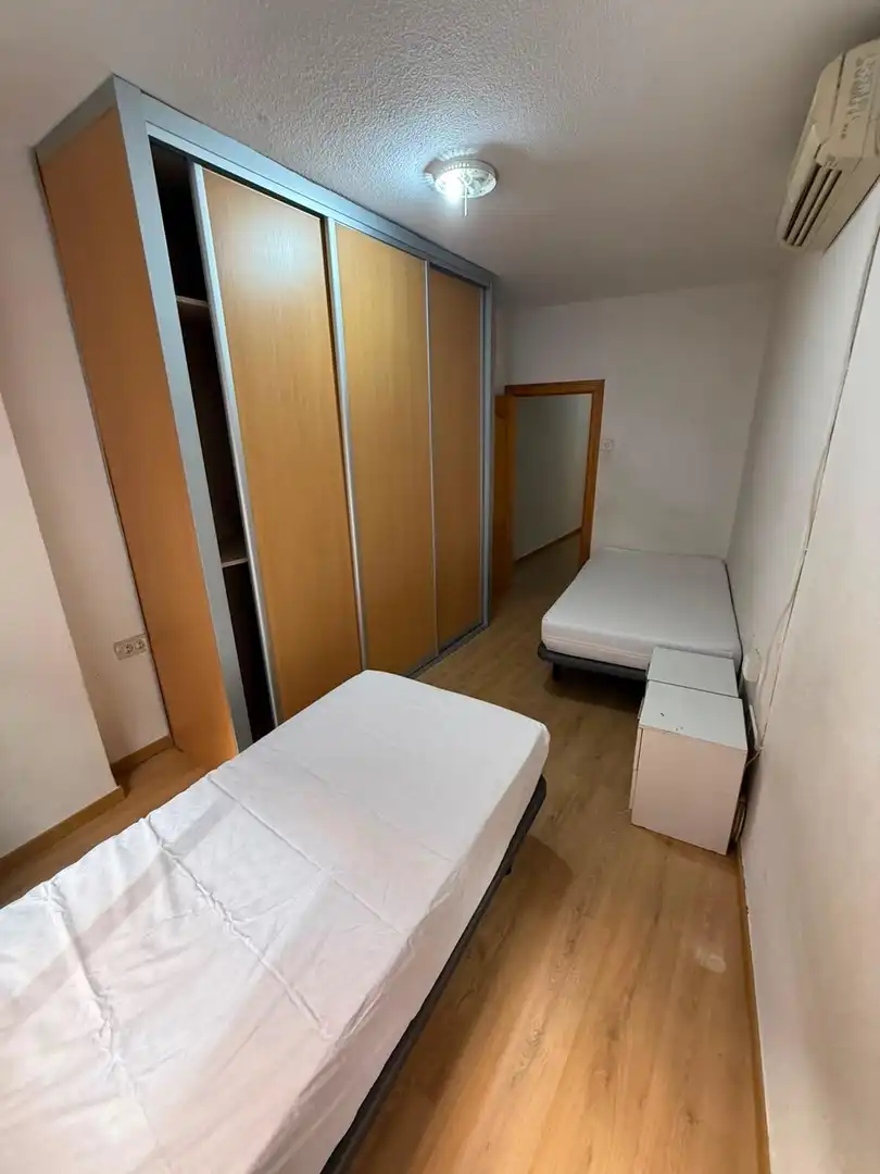 Dormitori de Pis en venda en Almería amb Aire condicionat i Terrassa