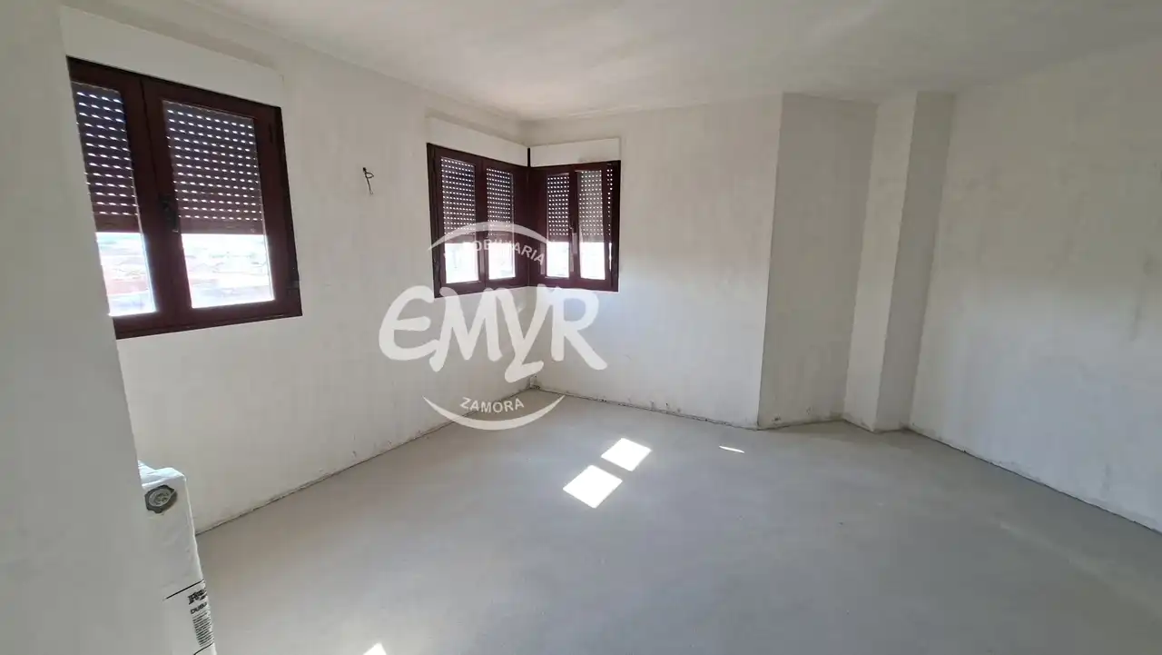 Sala de estar de Casa o chalet en venta en Coreses con Calefacción y Jardín privado