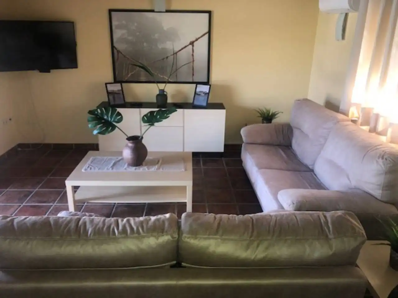 Sala de estar de Casa o chalet en venta en Estepona con Aire acondicionado, Calefacción y Jardín privado