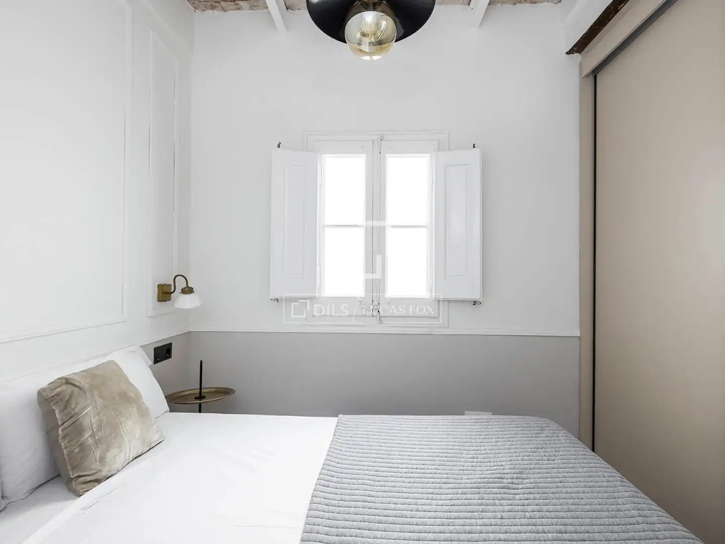 Schlafzimmer von Dachboden zum Verkauf in Barcelona mit Klimaanlage, Heizung und Parkett