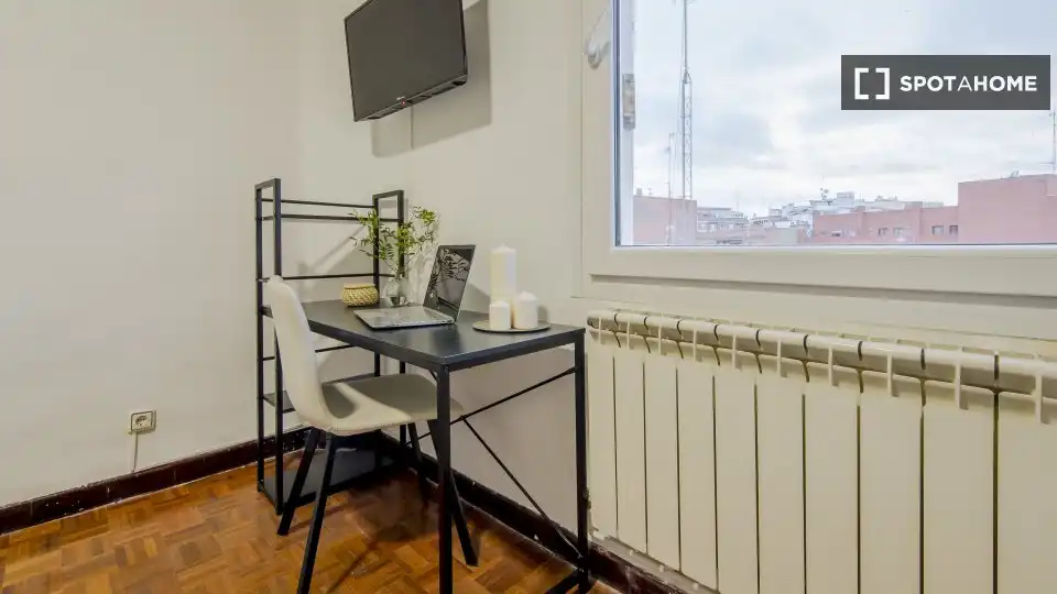 Room in Ciudad Jardín