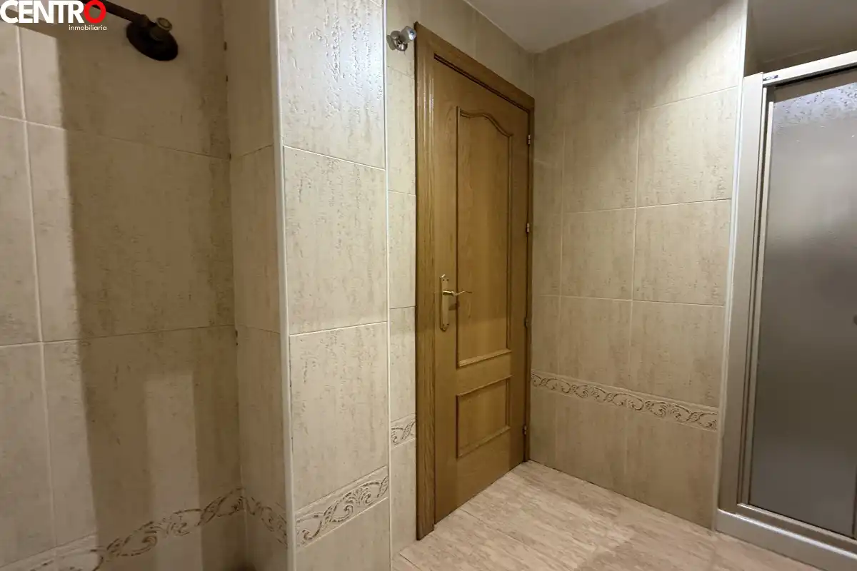 Baño de Piso en venta en Granada con Aire acondicionado, Calefacción y Jardín privado