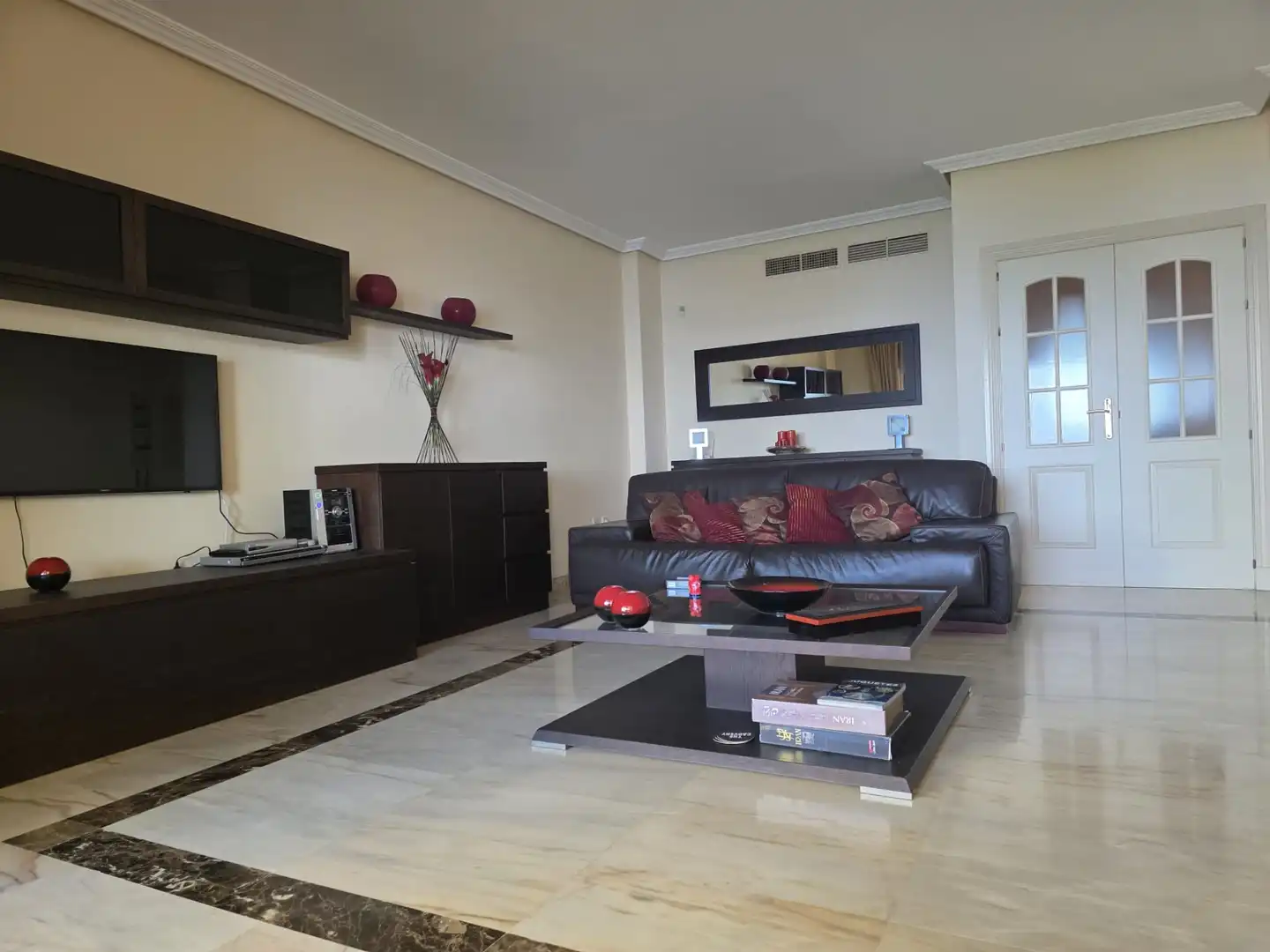 Sala d'estar de Pis en venda en Benalmádena amb Aire condicionat, Terrassa i Traster