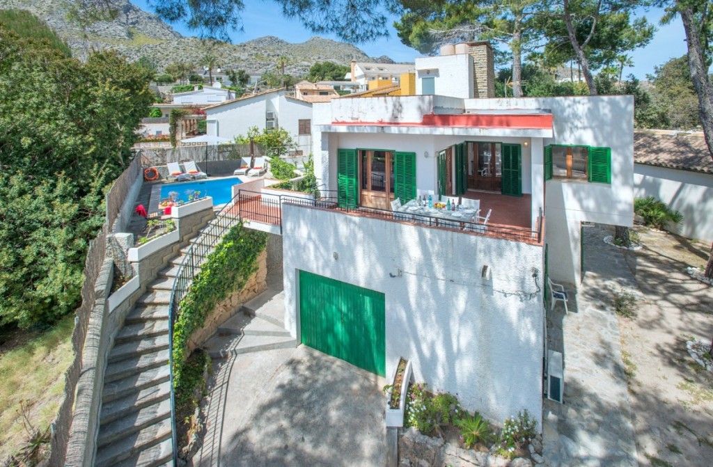 Vista exterior de Casa o xalet en venda en Pollença amb Aire condicionat, Terrassa i Piscina