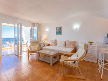 Apartamento con balcón en venta en Avenida MARITIMA 25