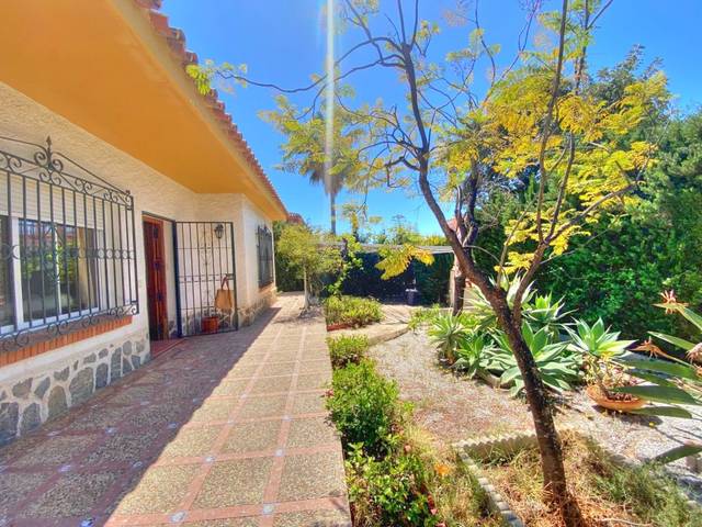 Casa-chalet en Alquiler en Benajarafe