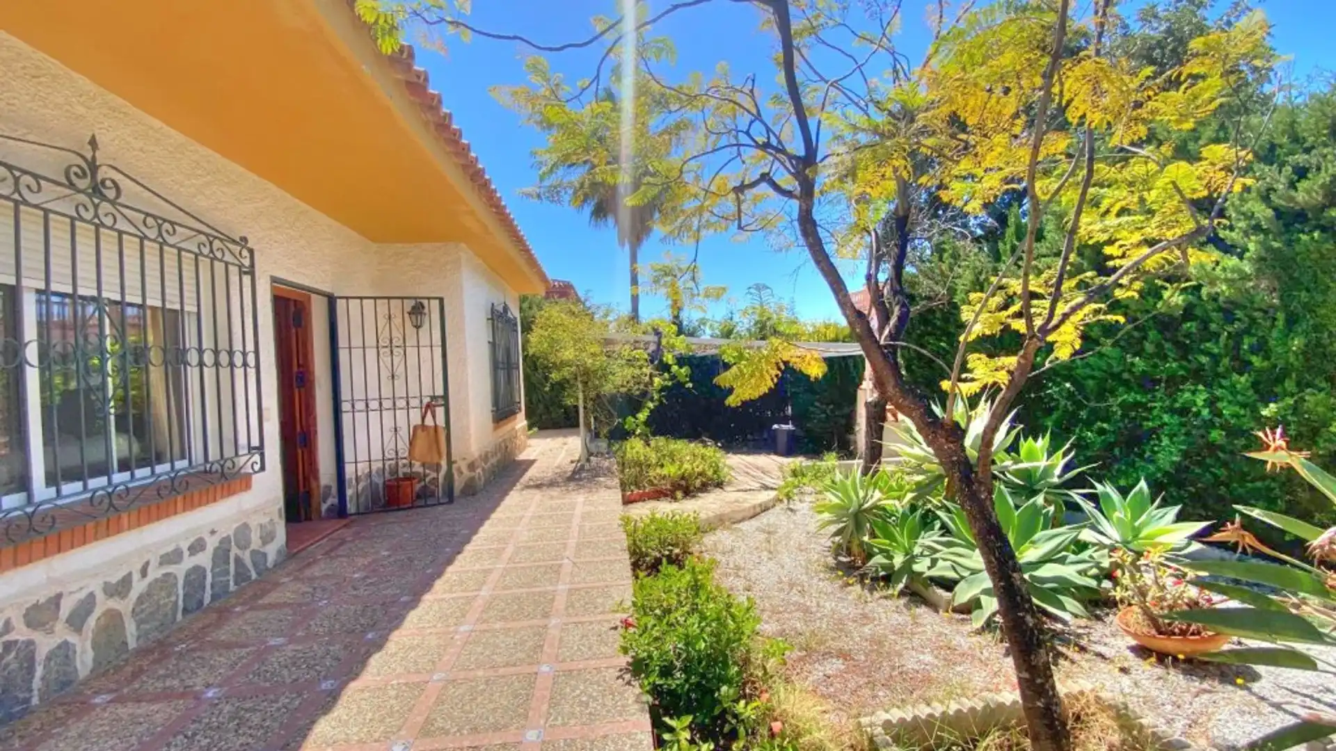 Haus oder Chalet zur Miete in Benajarafe