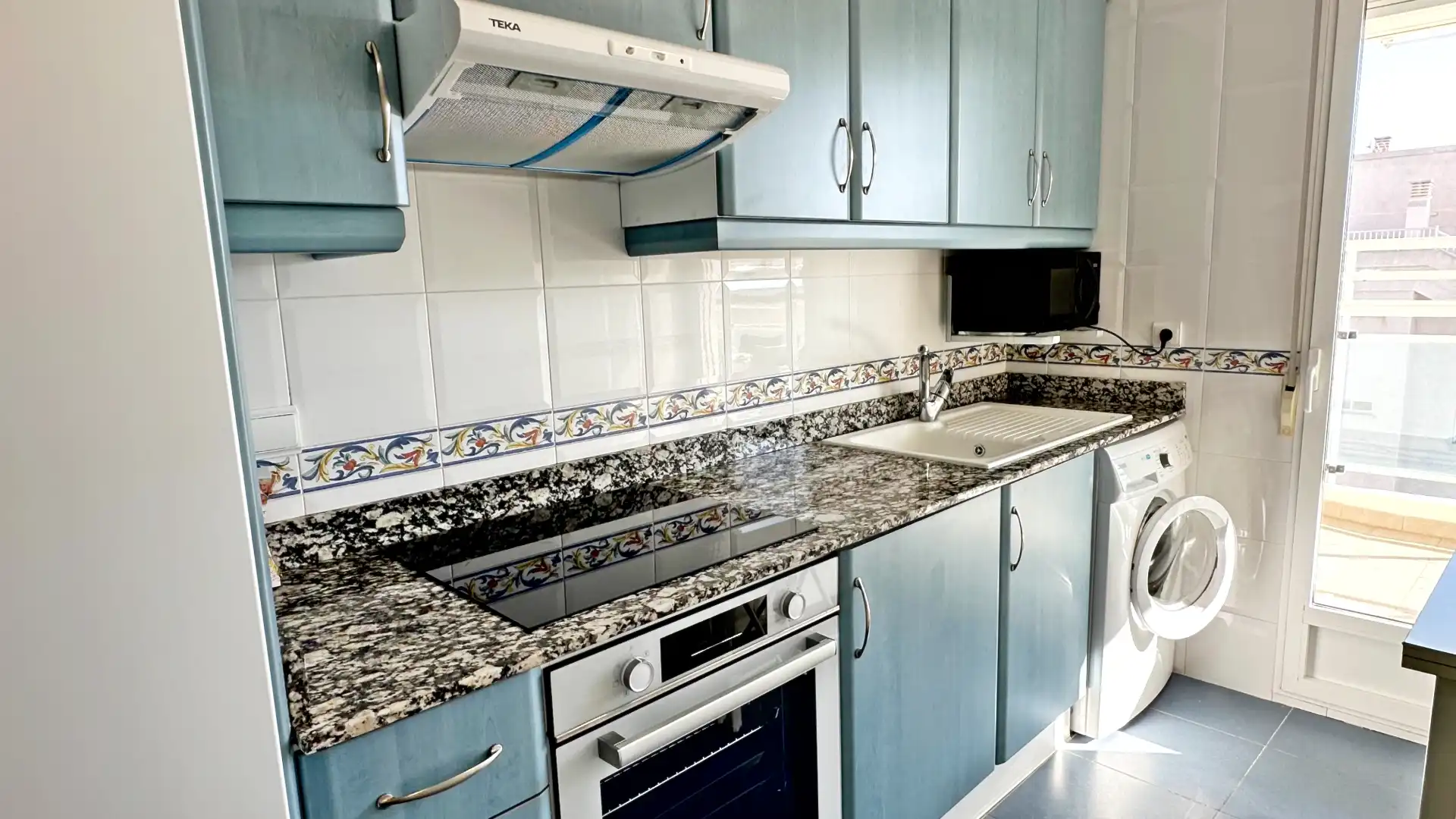 Cuina de Apartament de lloguer en Gandia amb Aire condicionat, Calefacció i Terrassa