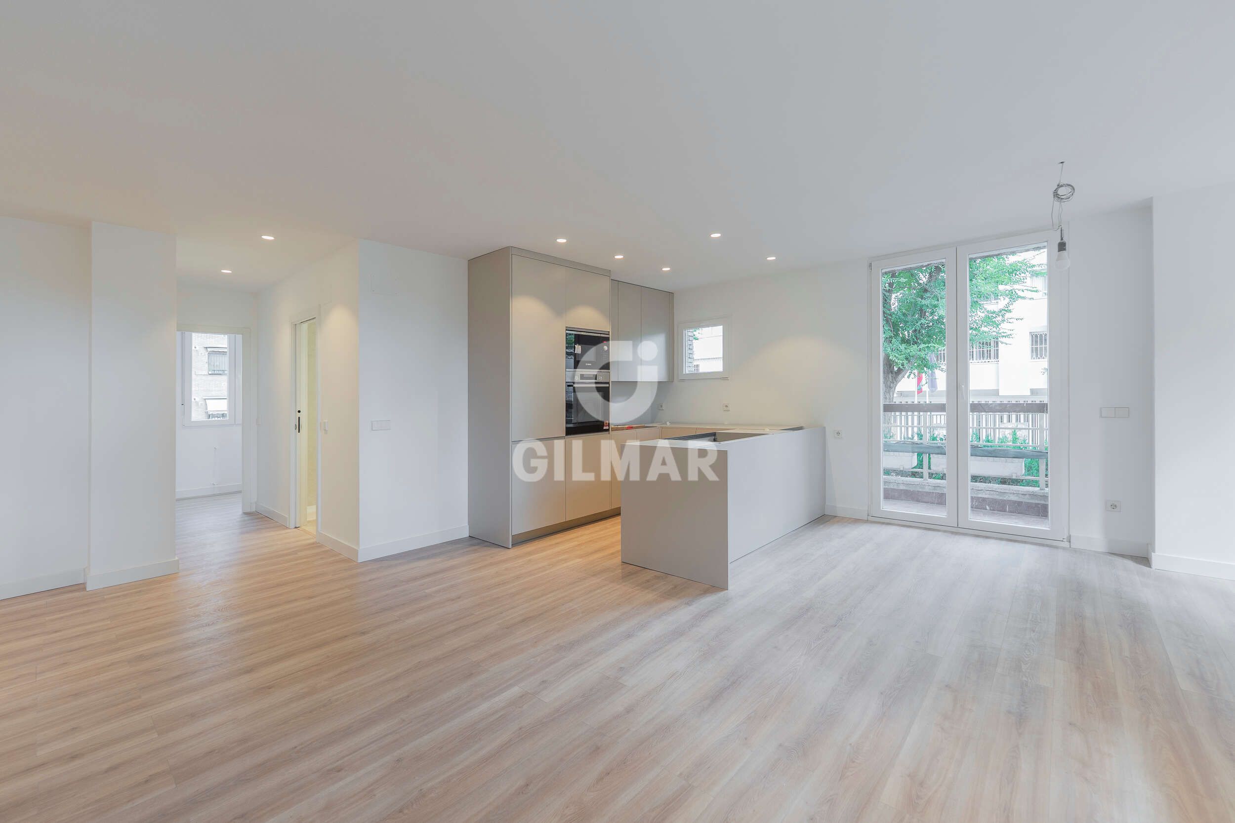Habitación de Piso en venta en  Madrid Capital con Calefacción, Jardín privado y Balcón