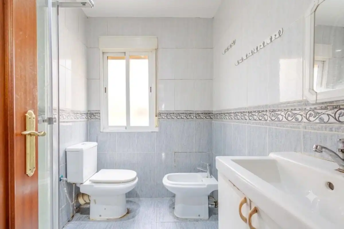 Badezimmer von Wohnung zum Verkauf in Parla mit Heizung
