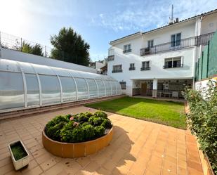 Jardí de Casa adosada en venda en Arganda del Rey amb Aire condicionat, Terrassa i Piscina