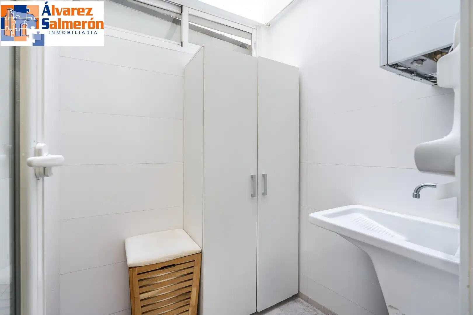 Badezimmer von Einfamilien-Reihenhaus zum Verkauf in Granada mit Privatgarten und Balkon