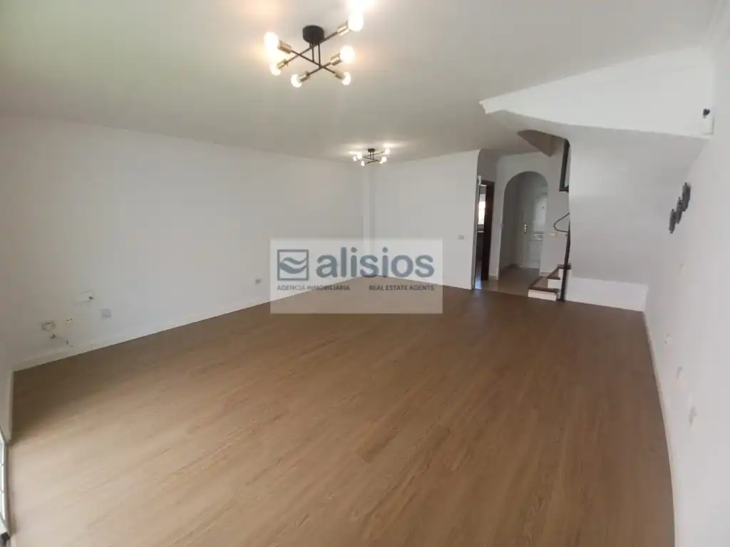 Casa adosada en venta en San Isidro