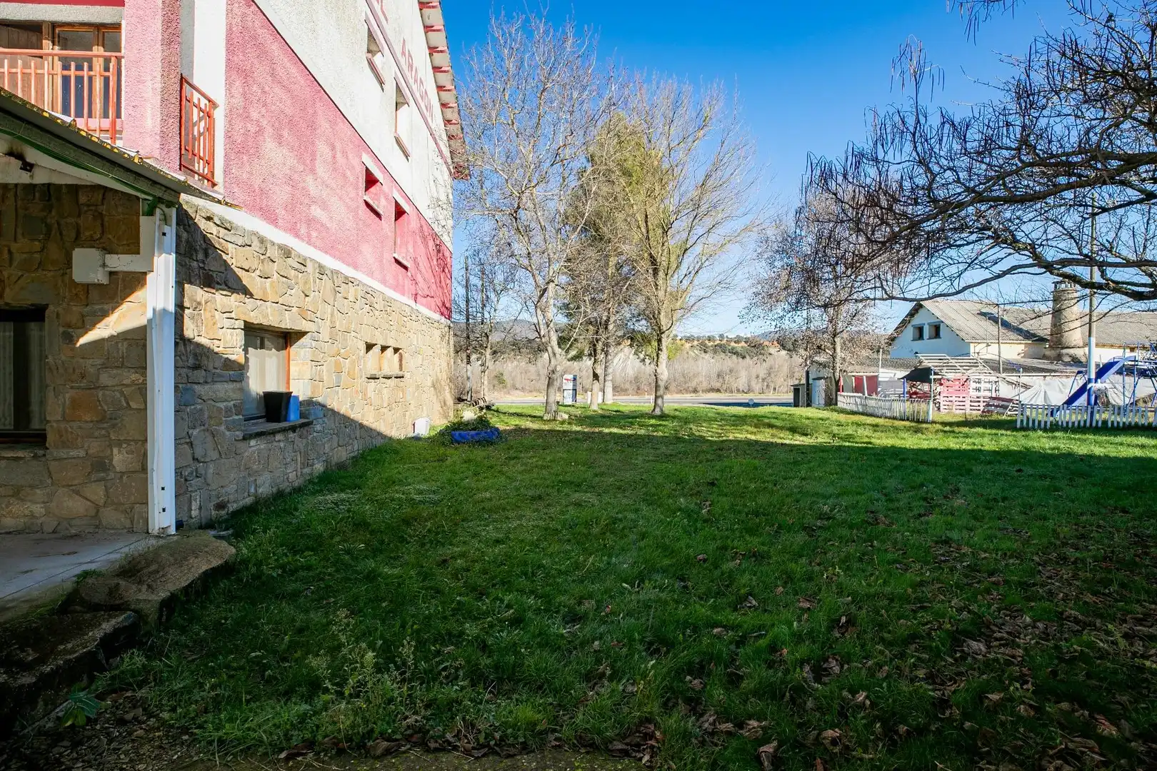 Edifici en venda en Santa Cruz de la Serós