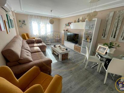 Living room of Flat for sale in Cuenca Capital  with Air Conditioner, Heating and Terrace