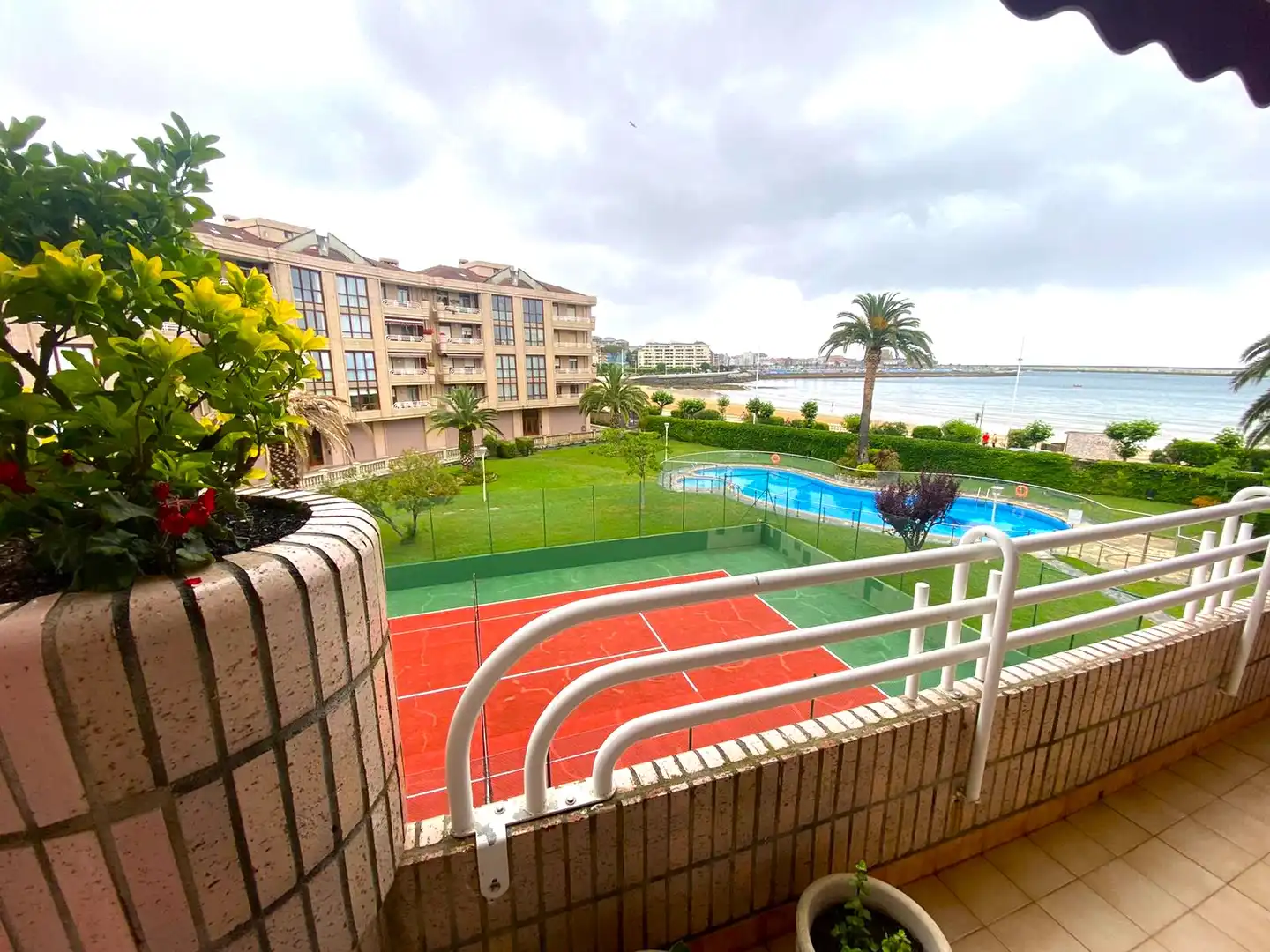 Exterior view of Flat for sale in Castro-Urdiales  with Heating, Private garden and Parquet flooring