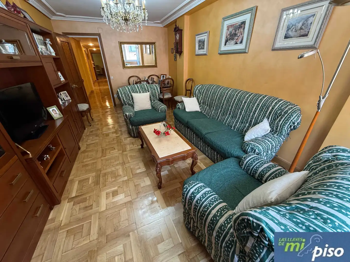 Sala d'estar de Pis en venda en Valladolid amb Calefacció, Parquet i Traster