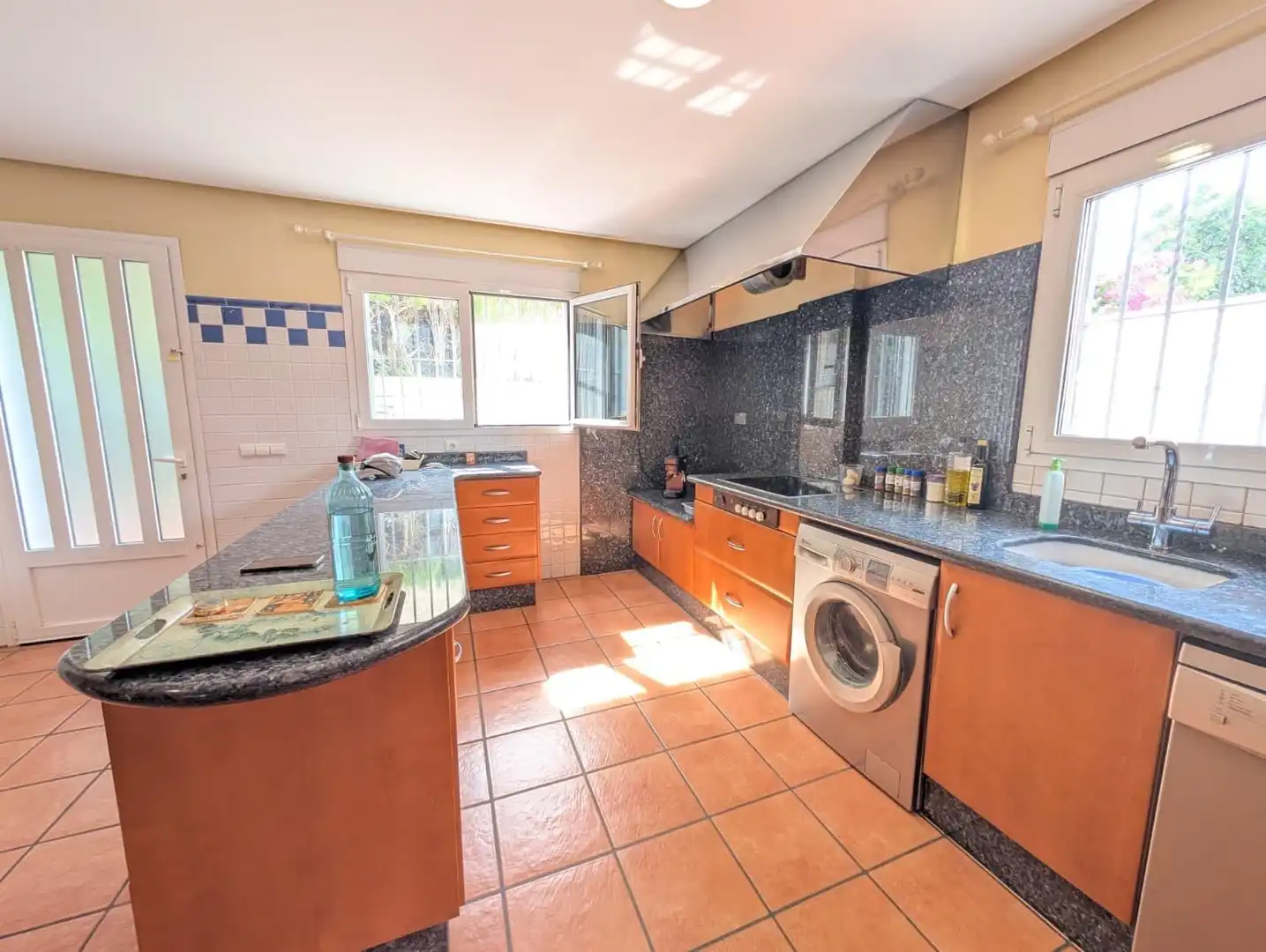 Küche von Haus oder Chalet zum Verkauf in Gandia mit Heizung, Privatgarten und Terrasse
