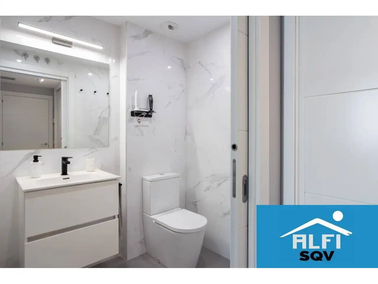 Bathroom of Flat for sale in Sant Cugat del Vallès  with Air Conditioner, Heating and Terrace