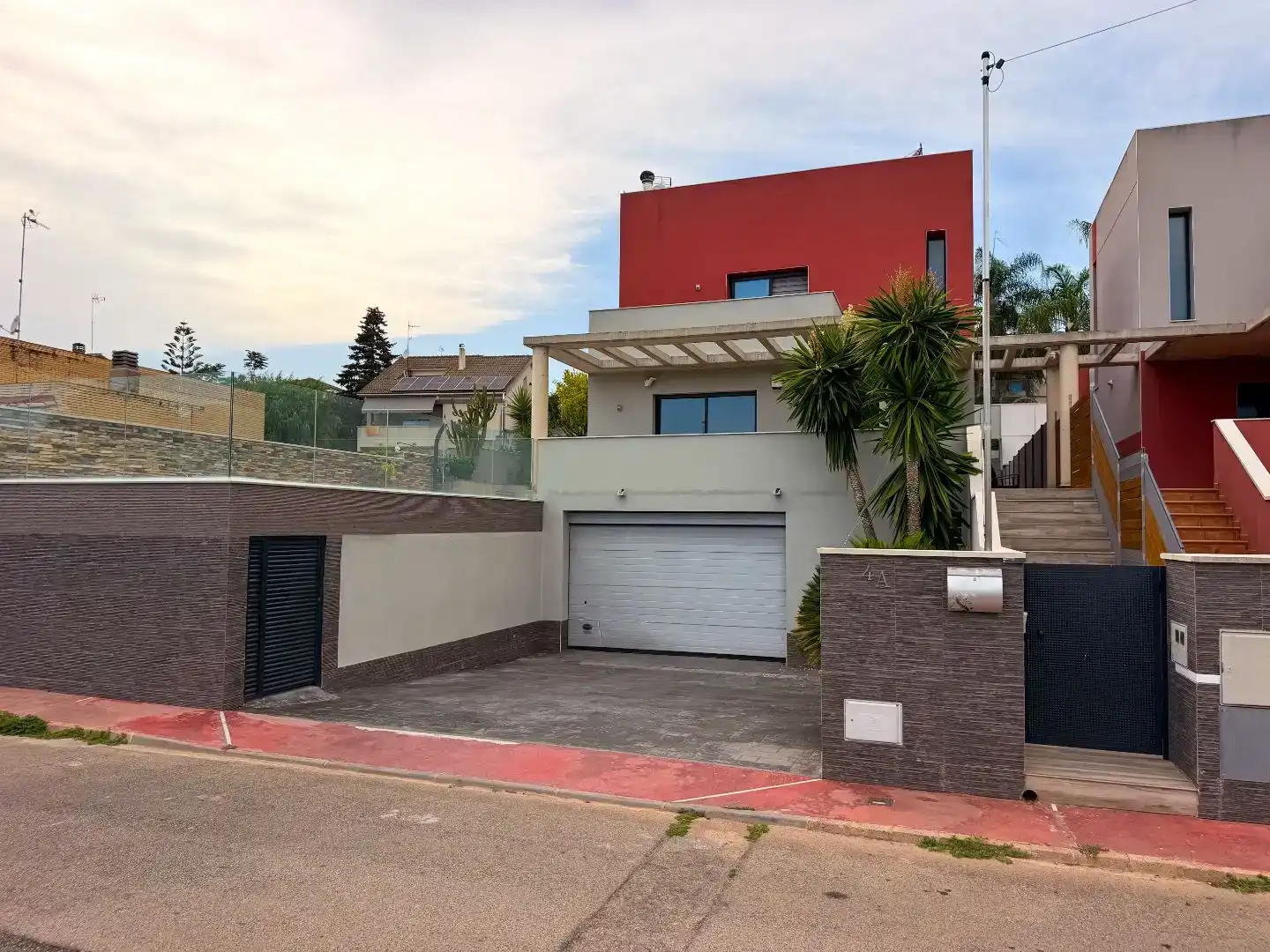 Vista exterior de Casa o xalet en venda en Els Pallaresos amb Aire condicionat, Piscina i Balcó