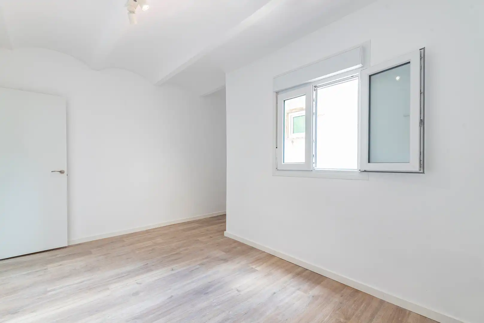 Habitación de Ático en venta en Santa Coloma de Gramenet con Terraza, Horno y Balcón