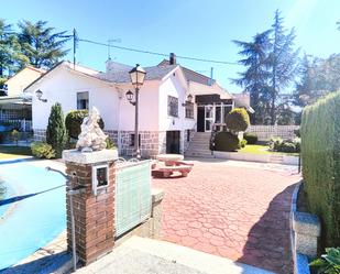 Vista exterior de Casa o xalet en venda en Colmenar Viejo amb Calefacció, Terrassa i Traster