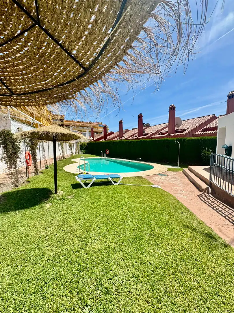 Piscina de Casa adosada en venda en Fuengirola amb Aire condicionat, Terrassa i Traster