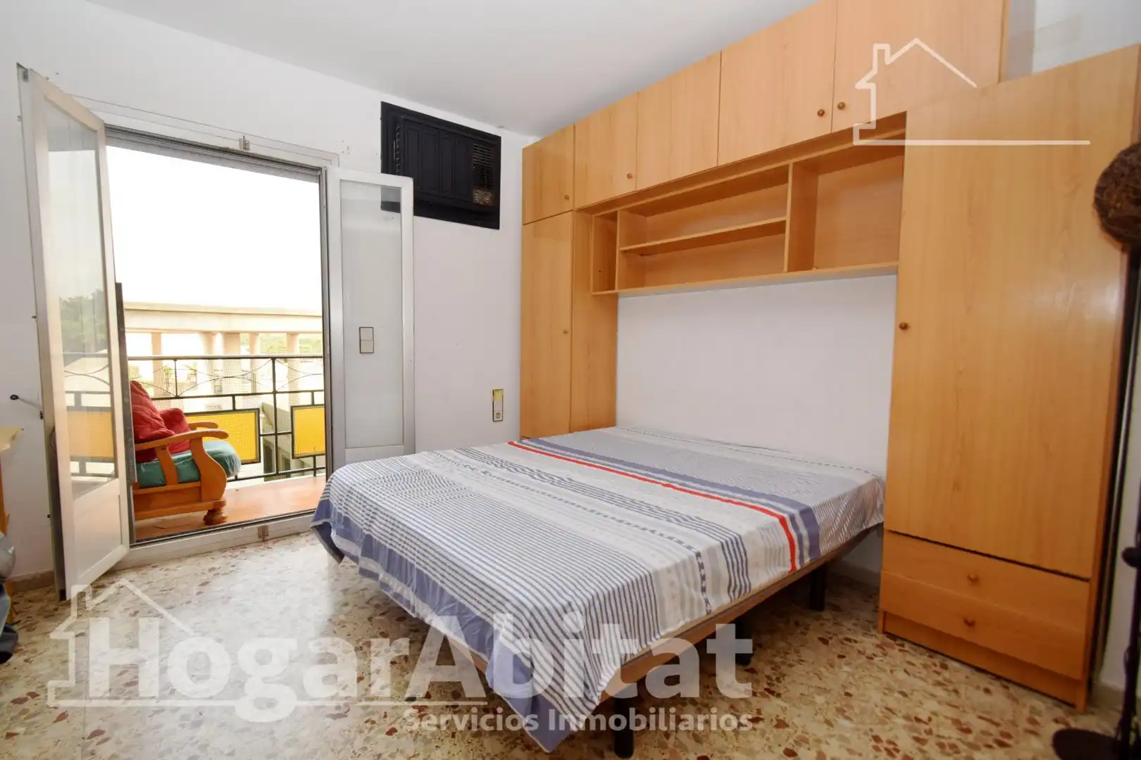 Habitación de Ático en venta en Catarroja con Terraza, Trastero y Balcón
