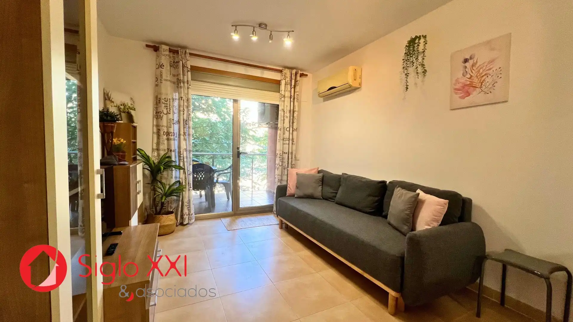 Sala de estar de Piso en venta en Oropesa del Mar / Orpesa con Terraza, Piscina y Balcón