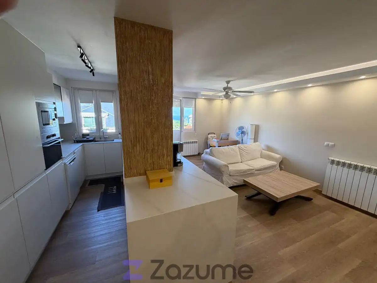 Sala de estar de Piso de alquiler en Castro-Urdiales con Calefacción, Parquet y Amueblado