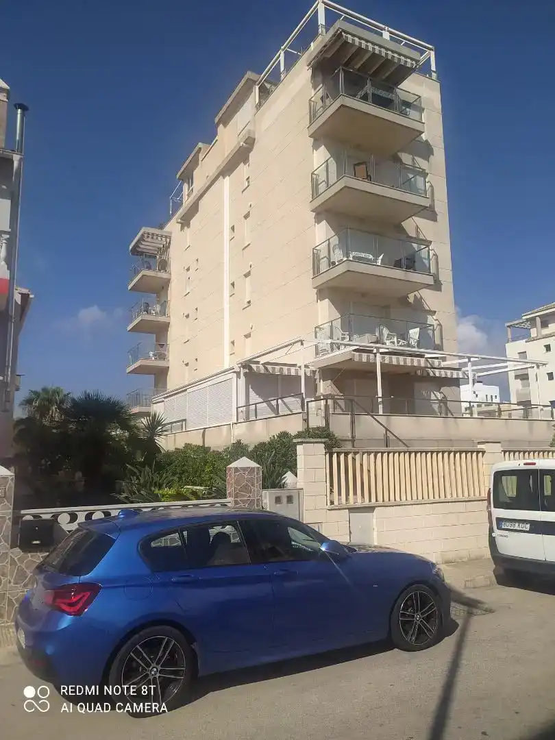 Außenansicht von Wohnungen zur Miete in Oliva mit Klimaanlage und Balkon