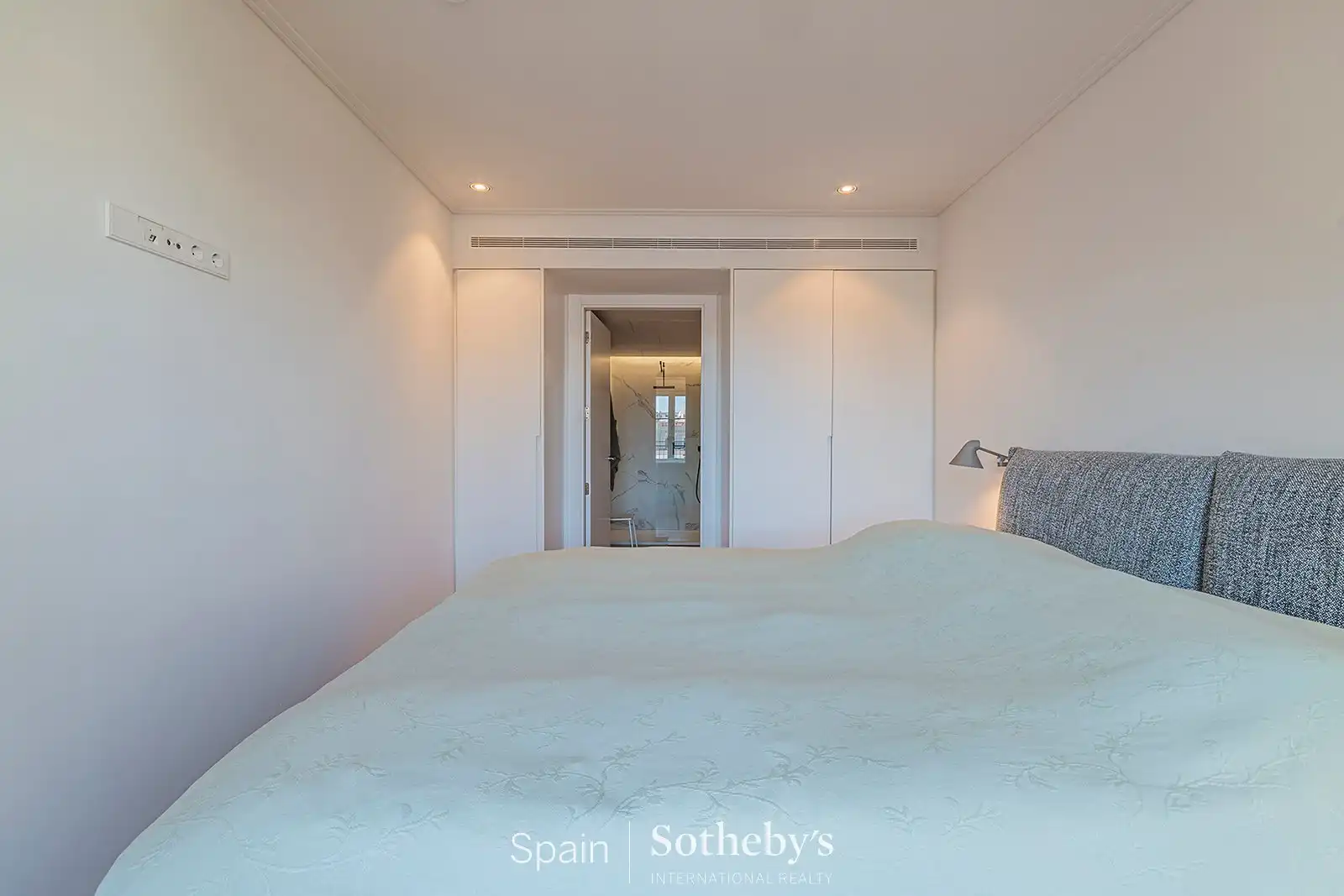 Bedroom of Apartments for sale in Barcelona  with Air Conditioner, Heating and Terrace