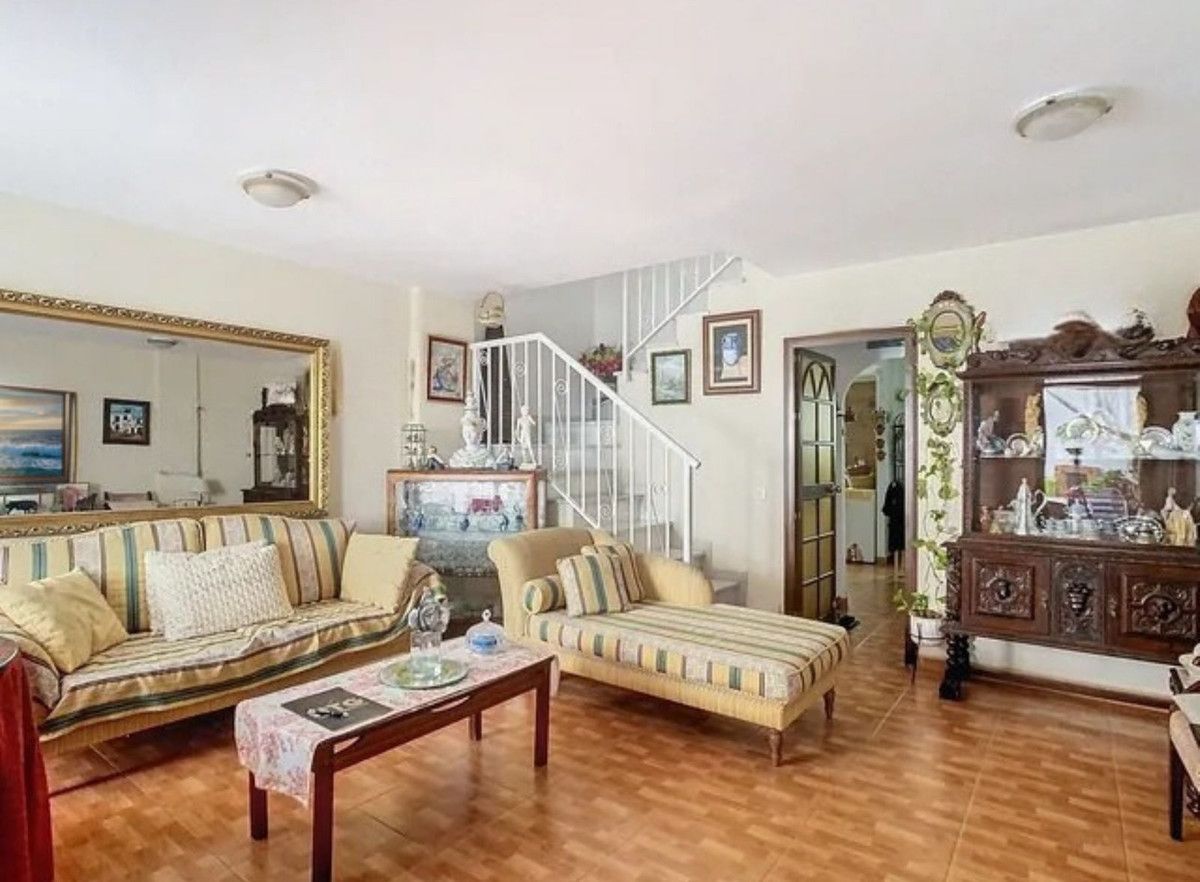 Sala de estar de Casa adosada en venta en Torremolinos con Aire acondicionado, Calefacción y Jardín privado