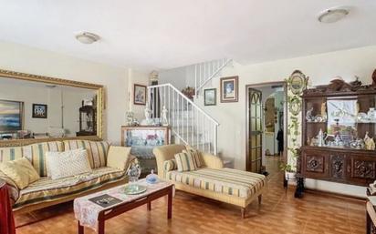 Sala d'estar de Casa adosada en venda en Torremolinos amb Aire condicionat, Calefacció i Jardí privat