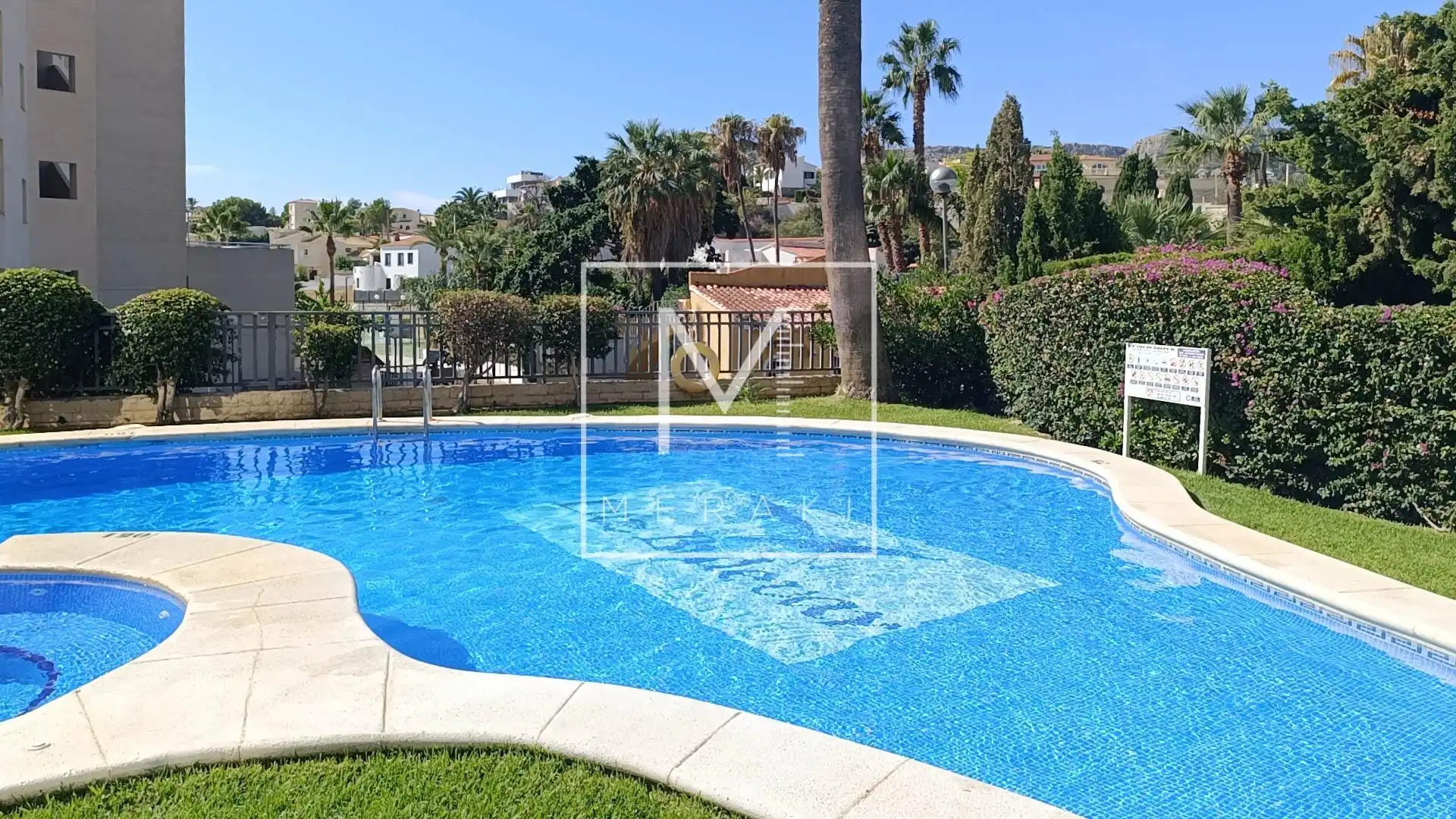 Swimming pool of Flat for sale in Calpe / Calp  with Air Conditioner, Heating and Private garden