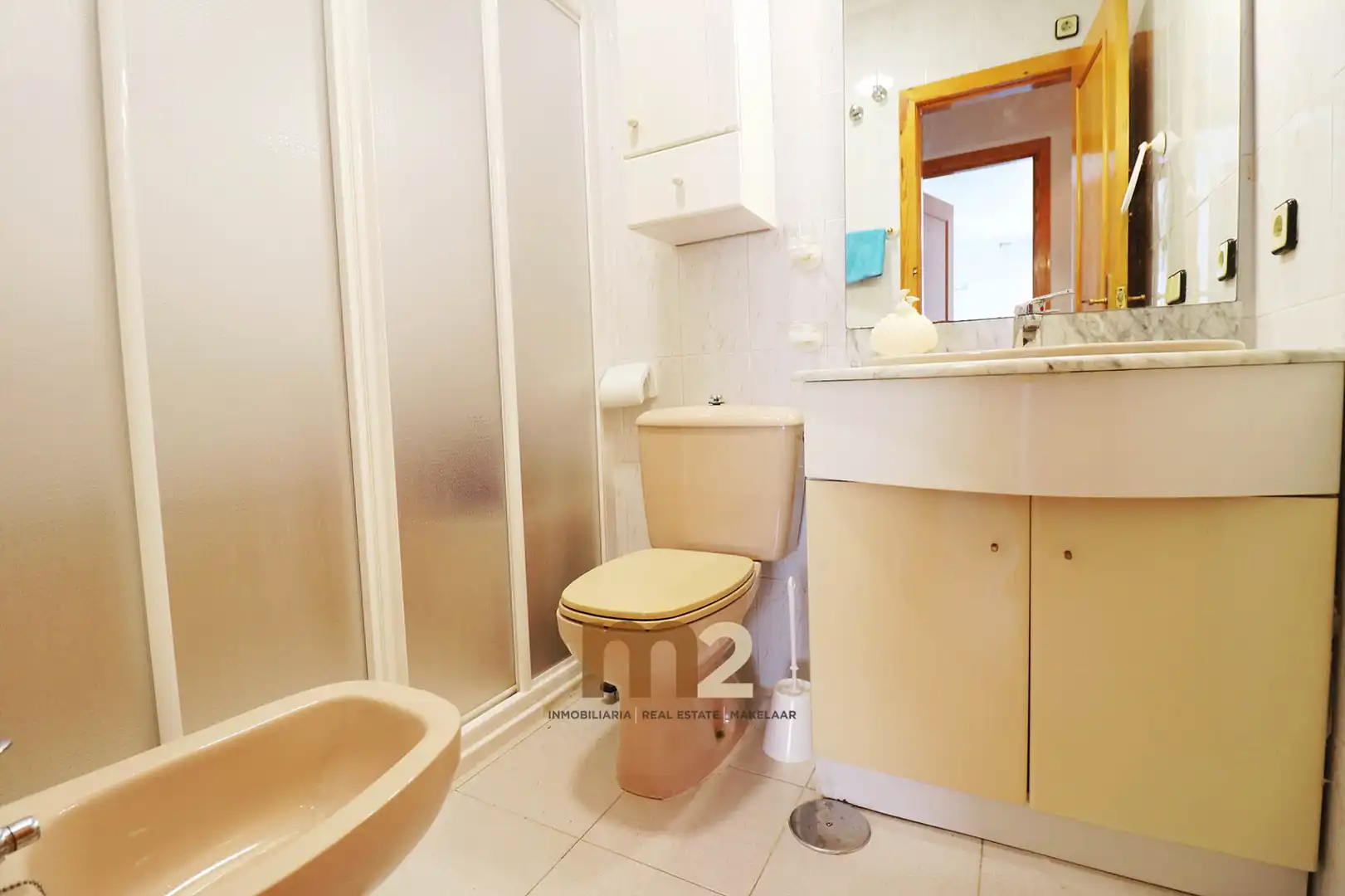 Baño de Apartamento en venta en Torrevieja con Aire acondicionado, Terraza y Amueblado