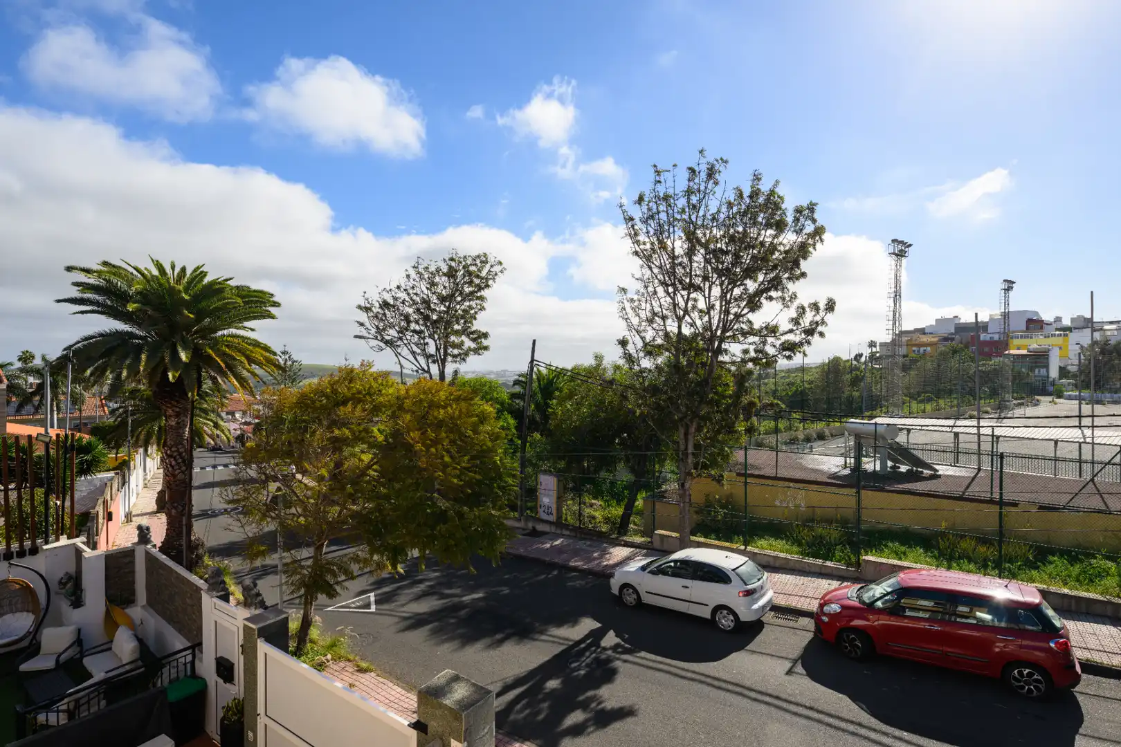Vista exterior de Casa adosada en venda en Las Palmas de Gran Canaria amb Jardí privat, Terrassa i Traster