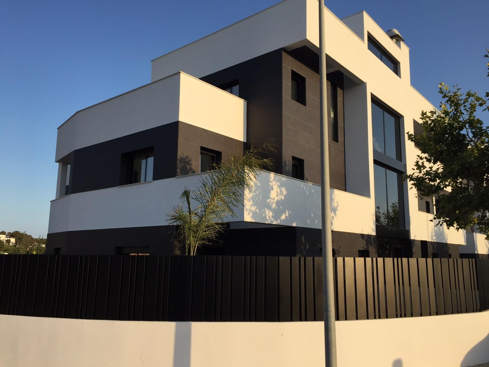 Vista exterior de Apartament en venda en Santa Eulària des Riu amb Aire condicionat, Calefacció i Piscina