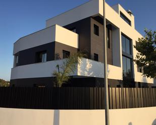 Vista exterior de Apartament en venda en Santa Eulària des Riu amb Aire condicionat, Calefacció i Piscina