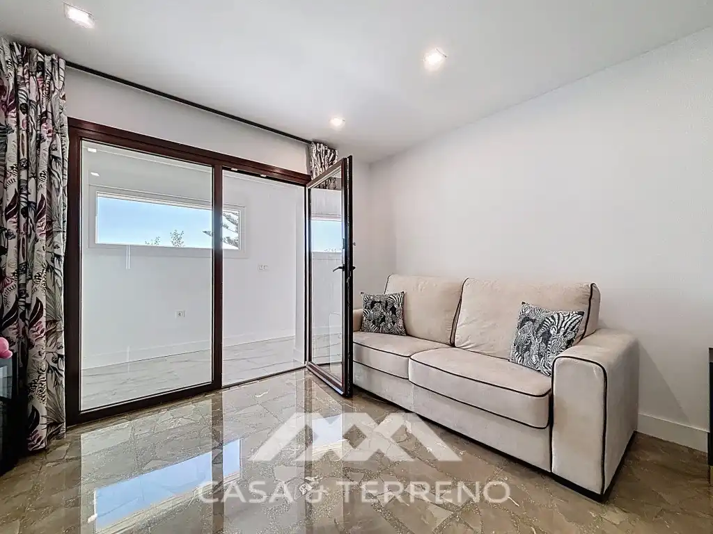 Dormitori de Casa o xalet en venda en Vélez-Málaga amb Aire condicionat, Jardí privat i Terrassa